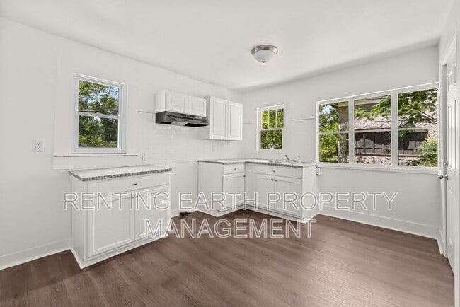 Building Photo - 601 78th St S