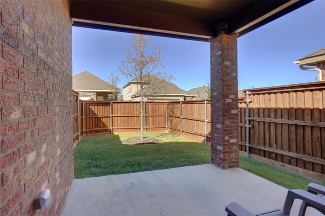 Building Photo - 2325 Brightstone Dr