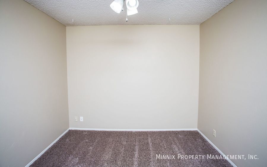 Building Photo - 4701 Country Club Dr