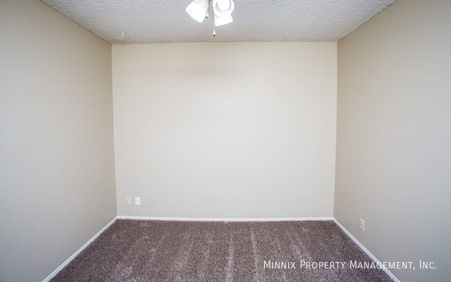 Building Photo - 4701 Country Club Dr