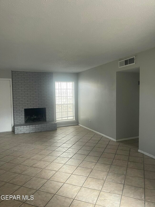 Building Photo - 8614 Mettler Dr
