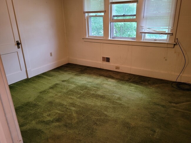 Building Photo - 456 Ormond Ave