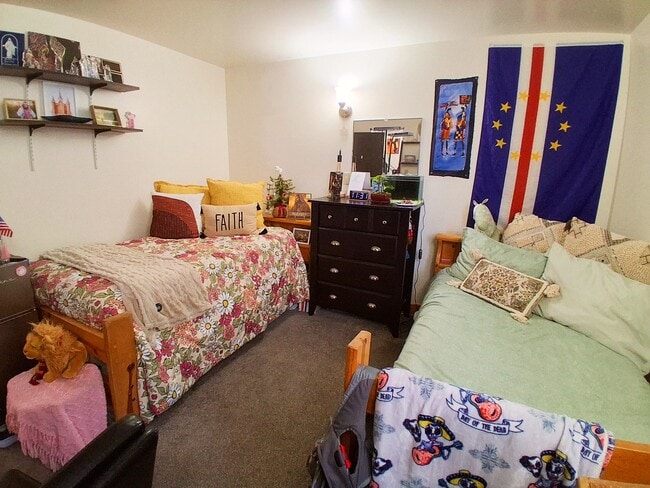 Building Photo - 1080 E 450 N