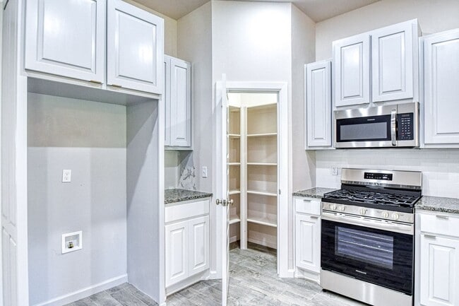 Building Photo - Brand New Construction! Lawn care provided!