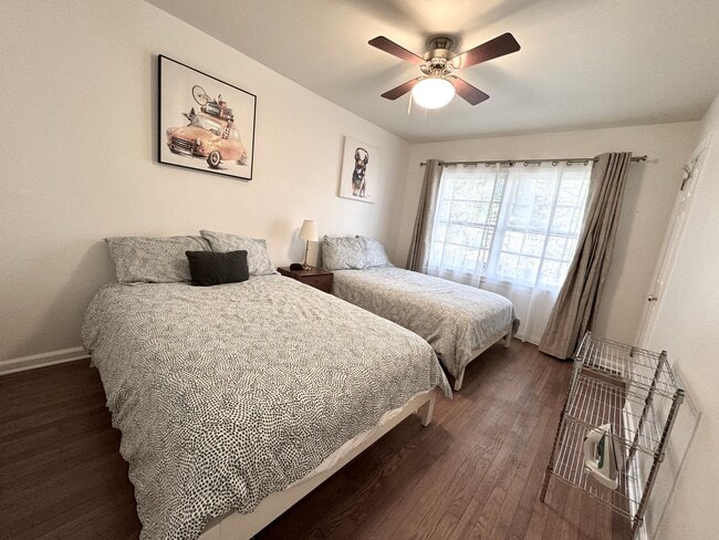 Building Photo - 1805 Piedmont Way NE