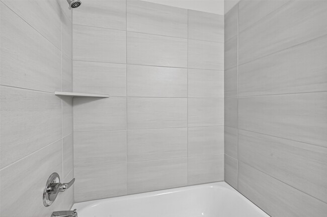 Building Photo - 5019 Bowen Pr Dr