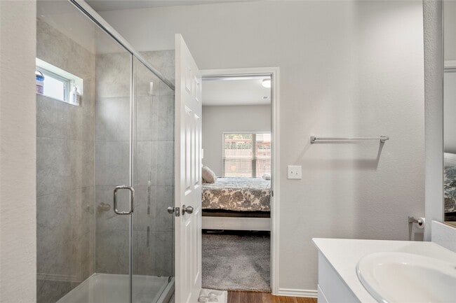 Building Photo - 210 Bellewood Mnr Dr