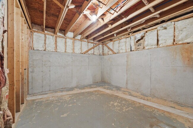 Building Photo - Spacious 3BR/3BA + 2 Bonus Rooms | $2,500/...