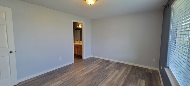 Building Photo - 3581 NE Hembree St