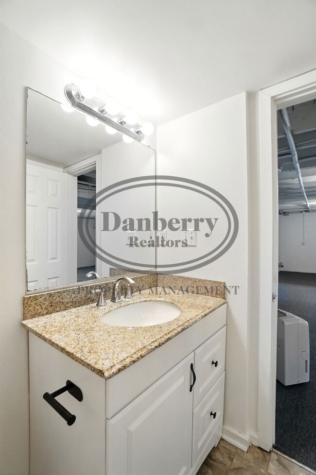 Building Photo - 1126 Searles Rd