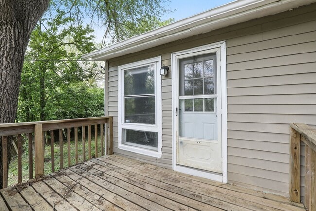 Building Photo - COMING SOON! 4 Bed 2 Bath Kansas City Home...