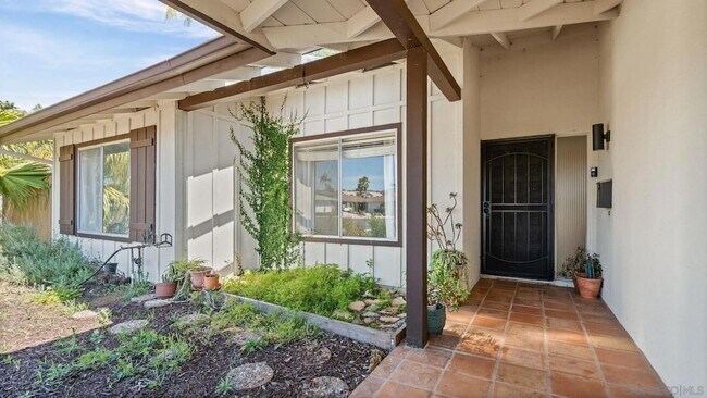 Building Photo - 1695 Kenora Dr