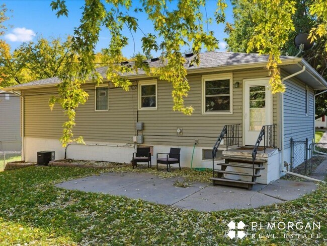 Building Photo - Adorable Westside Home Just Steps from Rockbrook Village!