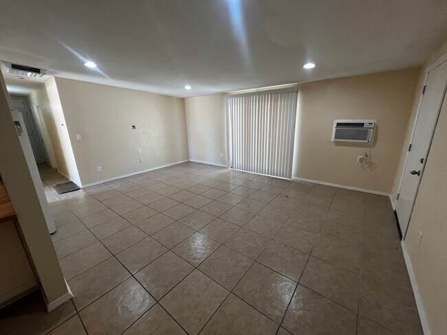 Building Photo - Updated 3-Bed Home Near Base & Joshua Tree...