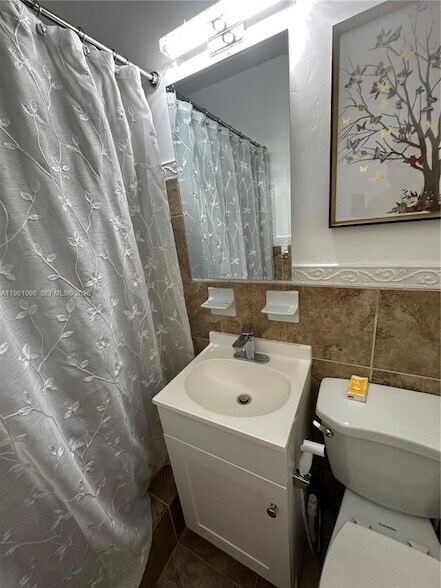 Building Photo - 200 W 53rd Terrace