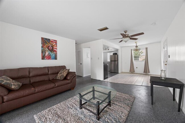 Building Photo - 1567 SE 27th St