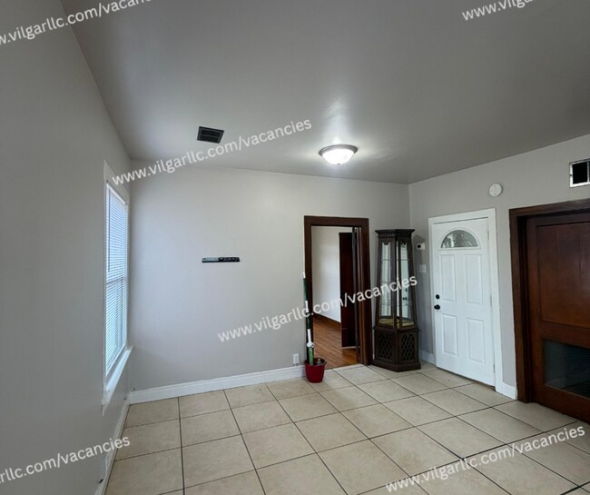 Building Photo - 461 Hayes St