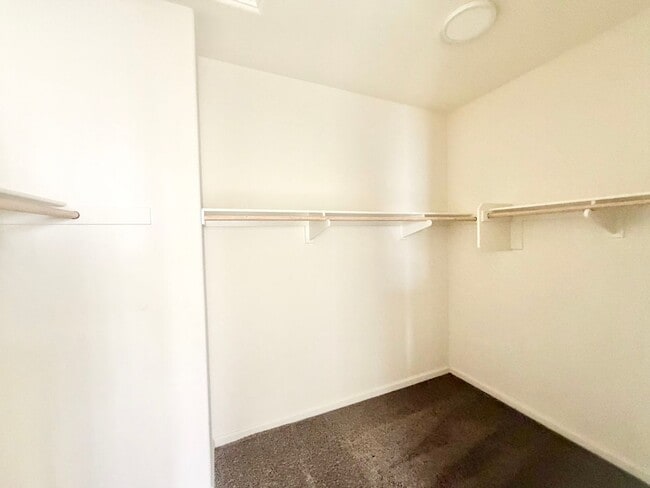 Building Photo - Iris Park Gem | 4 Bedrooms, Loft, and Modern Upgrades Throughout