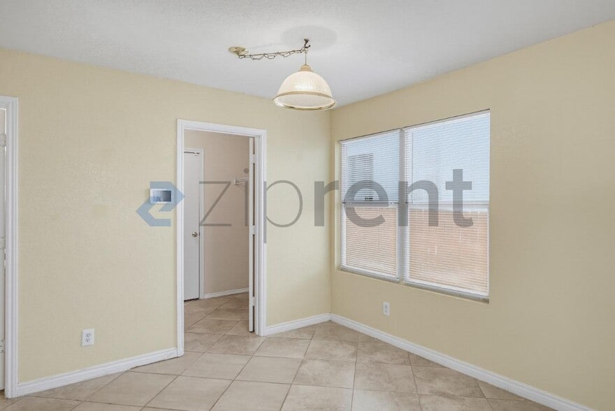 Building Photo - Unit