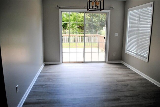 Building Photo - Pawleys Retreat