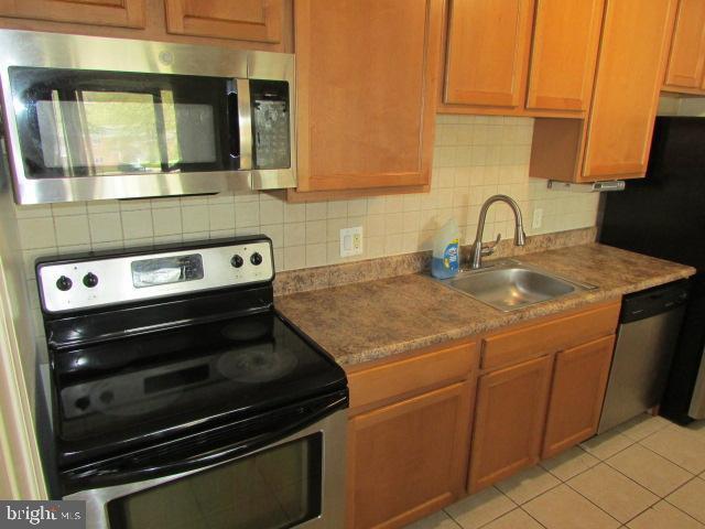 Building Photo - 6310 Hil-Mar Dr