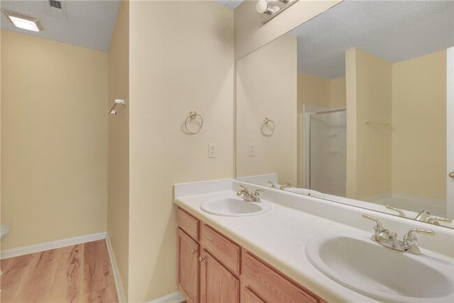 Building Photo - 1102 Pleasant Oaks Ct