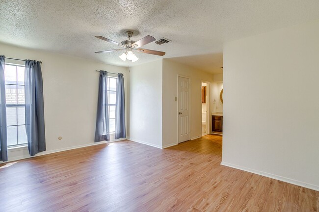 Building Photo - 3031 Las Vegas Trail
