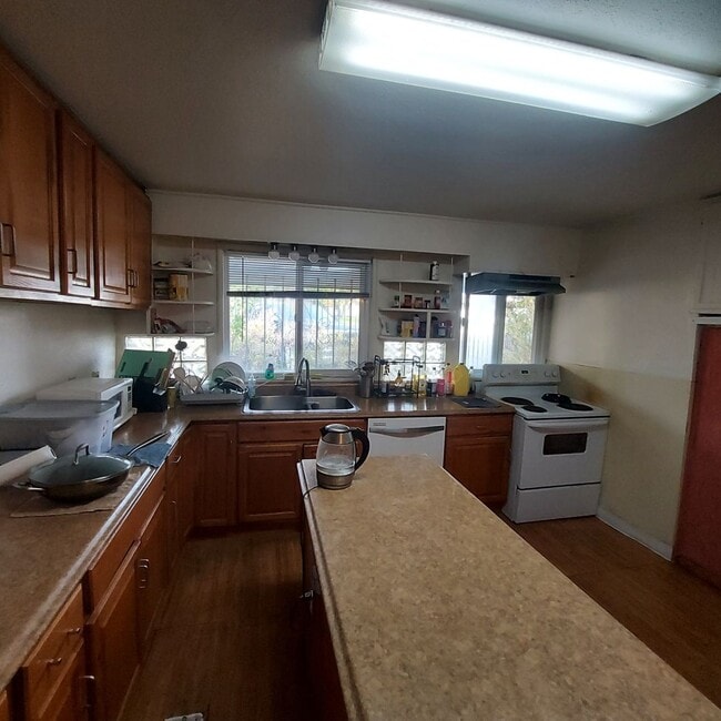 Building Photo - Spacious 5 bedroom home in Carmichael