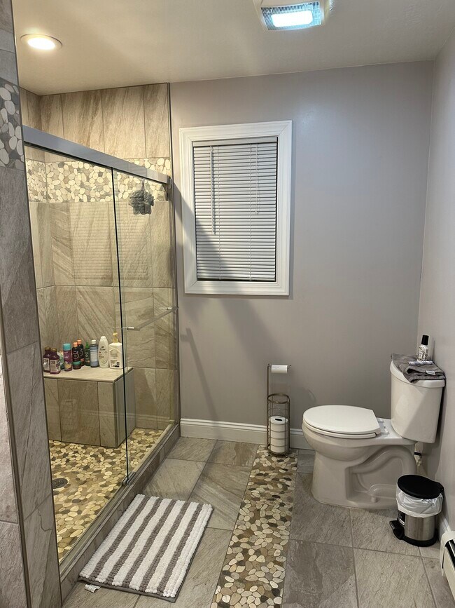 Building Photo - 763 S Aurora St