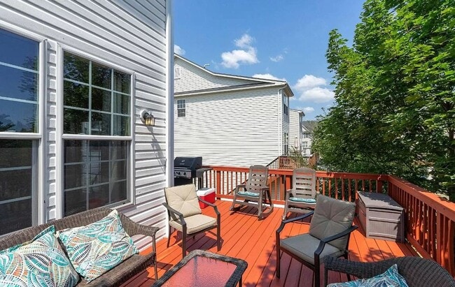 Building Photo - End Unit townhouse w/bump out in Ballenger Creek ready for you mid May!