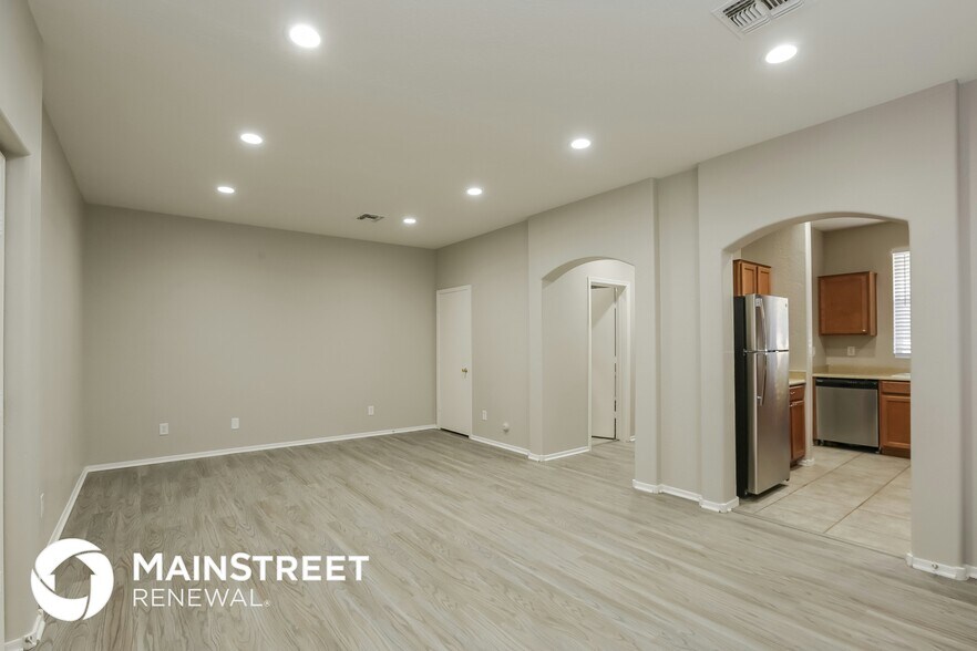 Building Photo - 5337 W Warner St