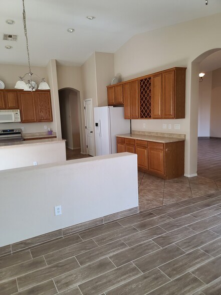 Building Photo - 3233 E Blue Ridge Way