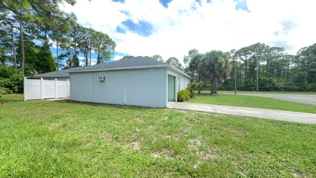 Building Photo - 2 Bedroom 2 Bath Duplex