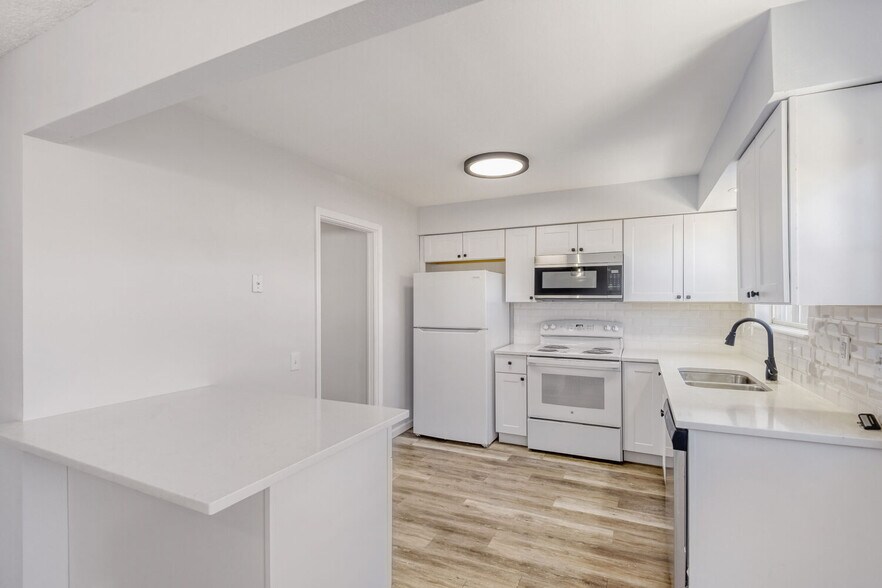 Kitchen - 8780 E Yale Ave