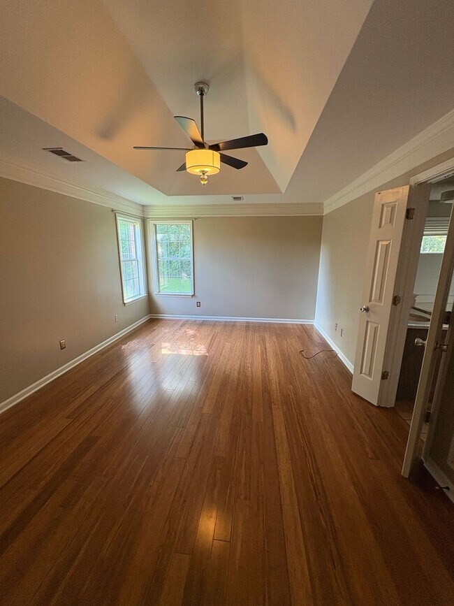 Building Photo - Spacious and well-maintained home located in the heart of Arlington!