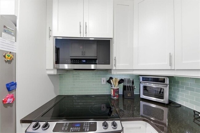 Building Photo - 15 Arpege Way NW