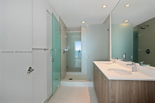 Building Photo - 501 NE 31st St