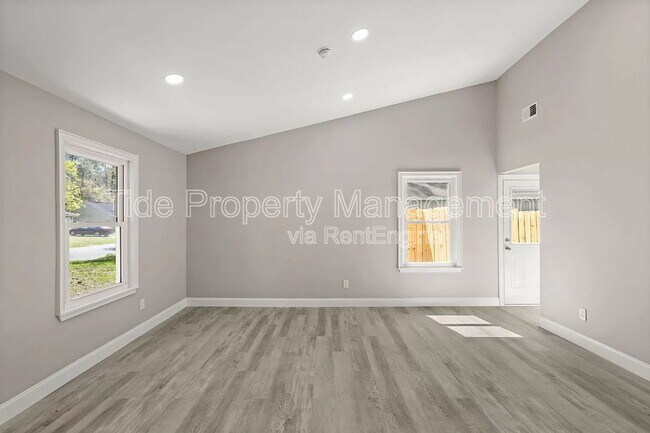 Building Photo - 1240 Maryland Dr