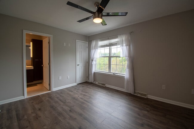 Building Photo - 5620 Queen Anne Ct