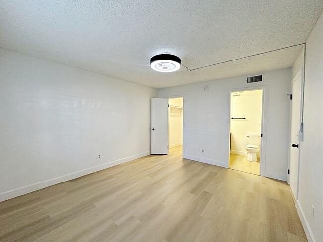 Building Photo - REMODELED 2 BEDROOM CONDO