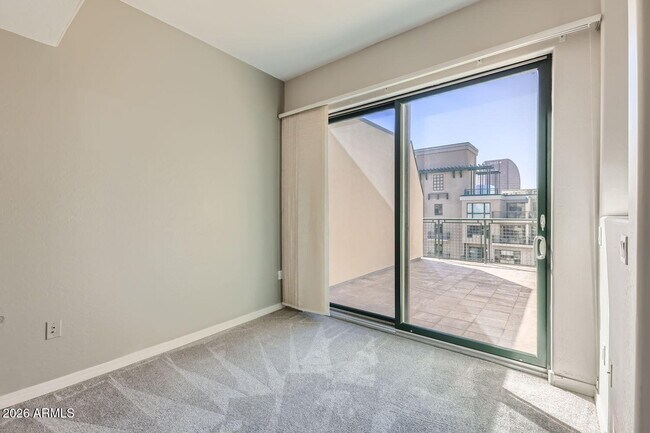 Building Photo - 17 W Vernon Ave