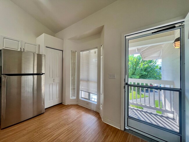 Primary Photo - Unfurnished 3 bedroom 2 bath condo (top fl...