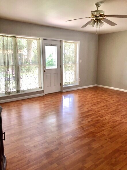 Building Photo - 343 Huntington Dr