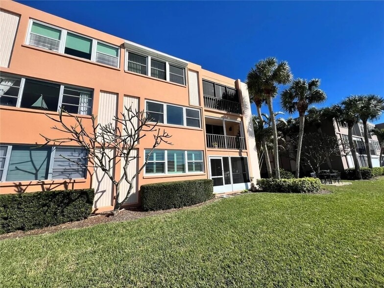 Patio Entry - 7560 Bay Island Dr S