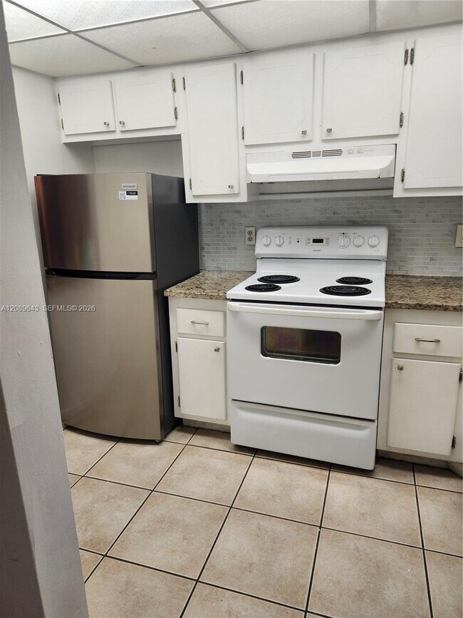 Building Photo - 1638 Embassy Dr