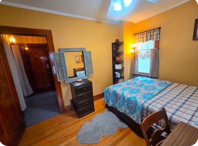 Building Photo - 437 S Craig Pl