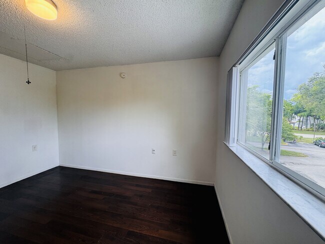 Building Photo - 1068 Benoist Farms Rd