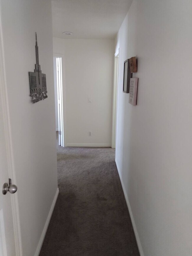 Building Photo - 4 Bed/3 Bath by Geneva Rd in Provo