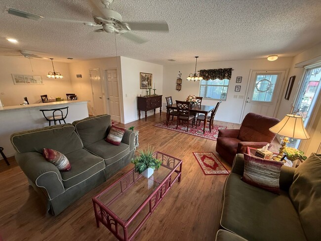 Building Photo - Charming SEASONAL 2+2 Villa in the Village of Sabal Chase