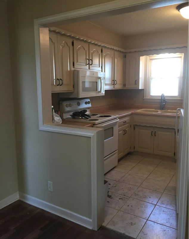 Building Photo - 2208 W 48th St